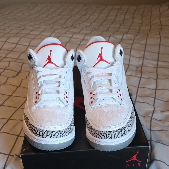 Jordan Kids White and Red Sneakers - Picture 3 of 11
